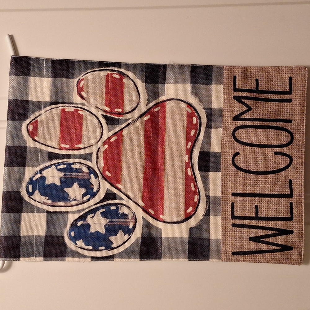 NWOT Patriotic Puppy Paw Puppy Garden Flag